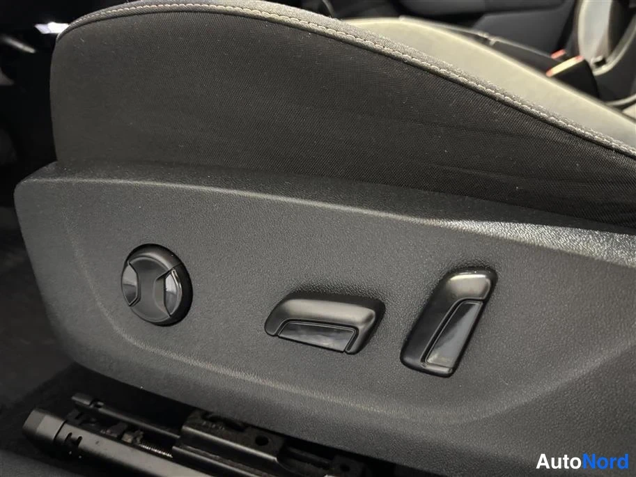 White Skoda Kamiq 2019, detail, photo 16