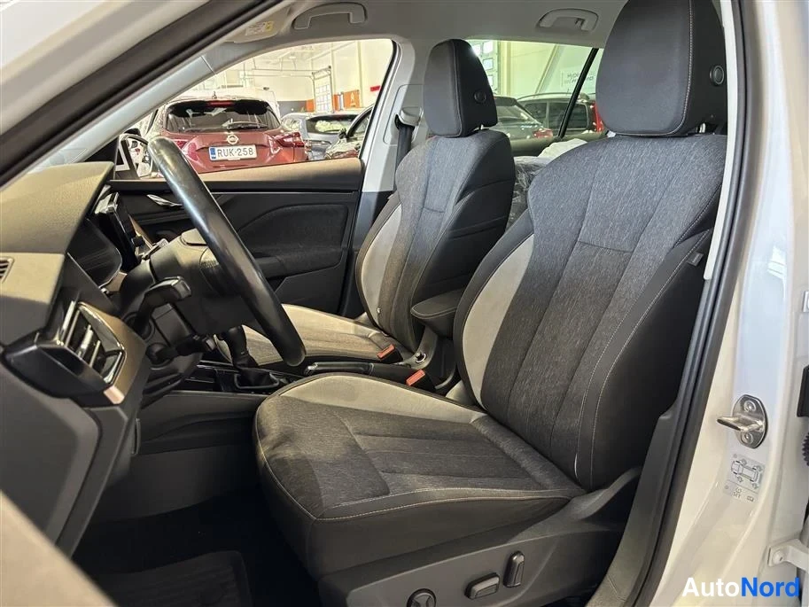 White Skoda Kamiq 2019, front seats, photo 12