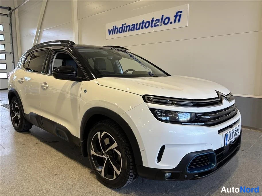 White Citroen C5 Aircross 2020, front three-quarter, nose to the right, photo 3