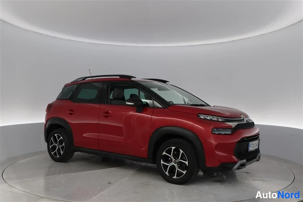 Red Citroen C3 Aircross 2022, front three-quarter, nose to the right, photo 3
