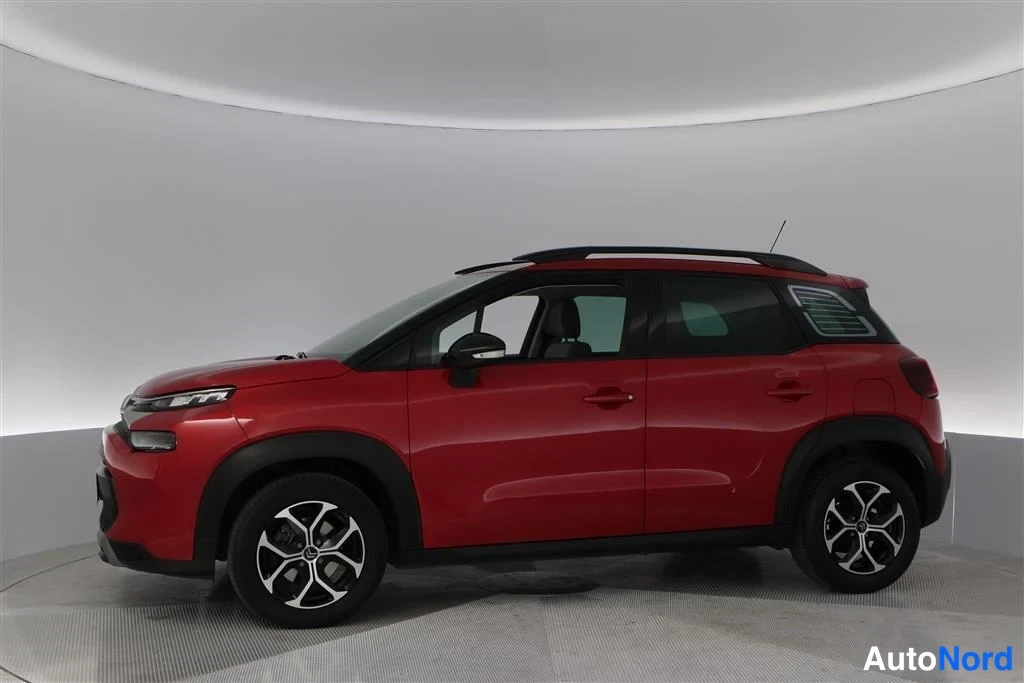 Red Citroen C3 Aircross 2022, front three-quarter, nose to the left, photo 2