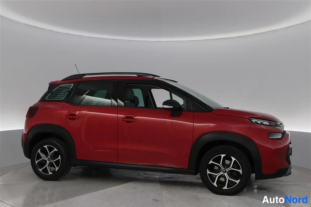 Red Citroen C3 Aircross 2022, front three-quarter, nose to the right, photo 6