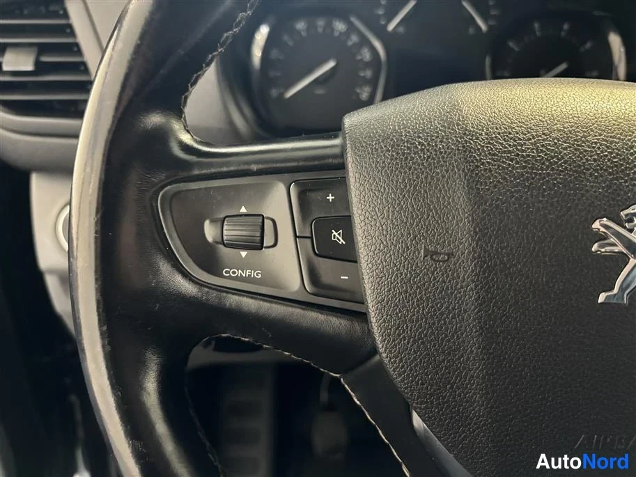 Grey Peugeot Expert 2020, detail, photo 15