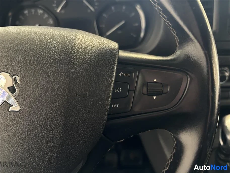 Grey Peugeot Expert 2020, detail, photo 21