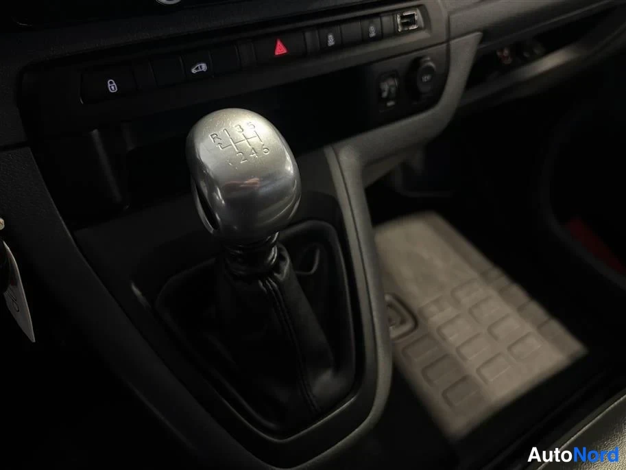 Grey Peugeot Expert 2020, detail, photo 22