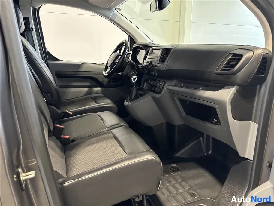 Grey Peugeot Expert 2020, cockpit, photo 9