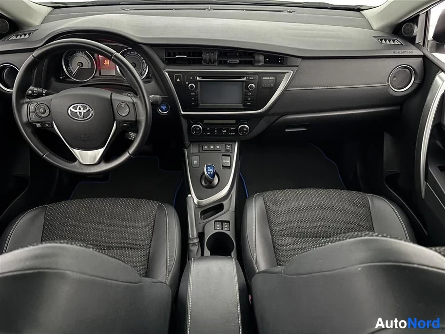 White Toyota Auris 2015, cockpit, photo 11