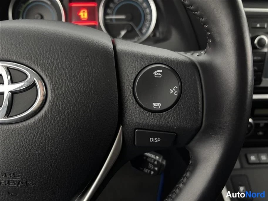 White Toyota Auris 2015, detail, photo 21