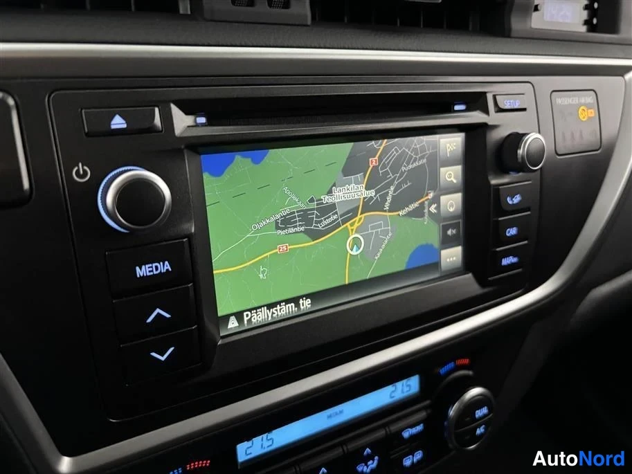 White Toyota Auris 2015, detail, photo 24