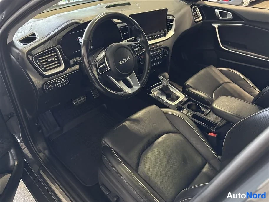 Grey Kia Xceed 2022, cockpit, photo 12