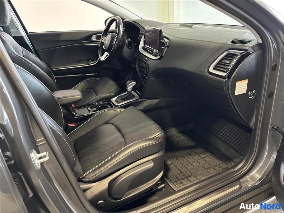 Grey Kia Xceed 2022, cockpit, photo 13