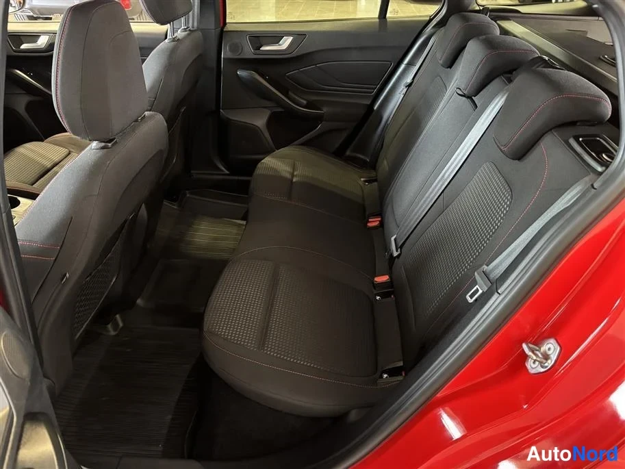 Red Ford Focus 2022, rear seats, photo 16