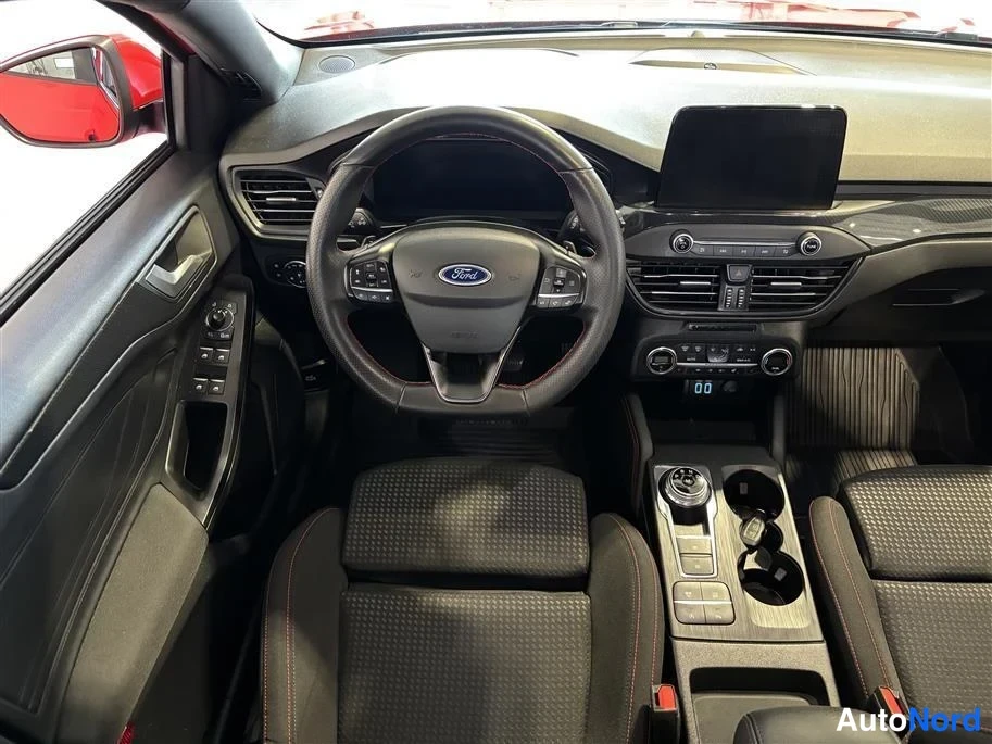 Red Ford Focus 2022, cockpit, photo 14