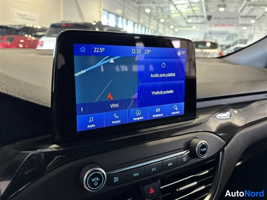 Red Ford Focus 2022, detail, photo 23
