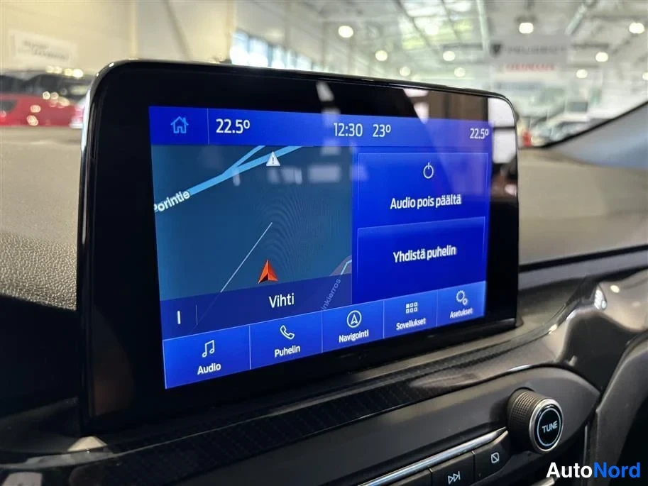 Red Ford Focus 2022, detail, photo 24