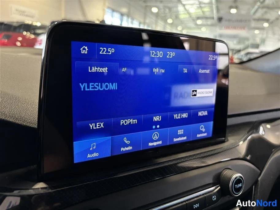 Red Ford Focus 2022, detail, photo 25