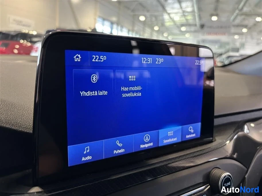 Red Ford Focus 2022, detail, photo 28