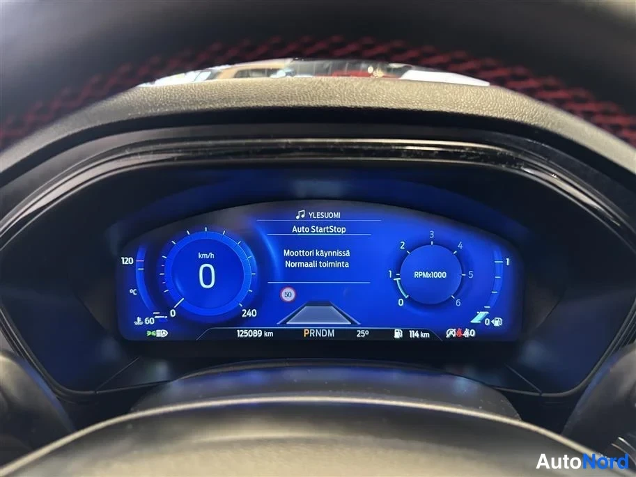 Red Ford Focus 2022, detail, photo 32