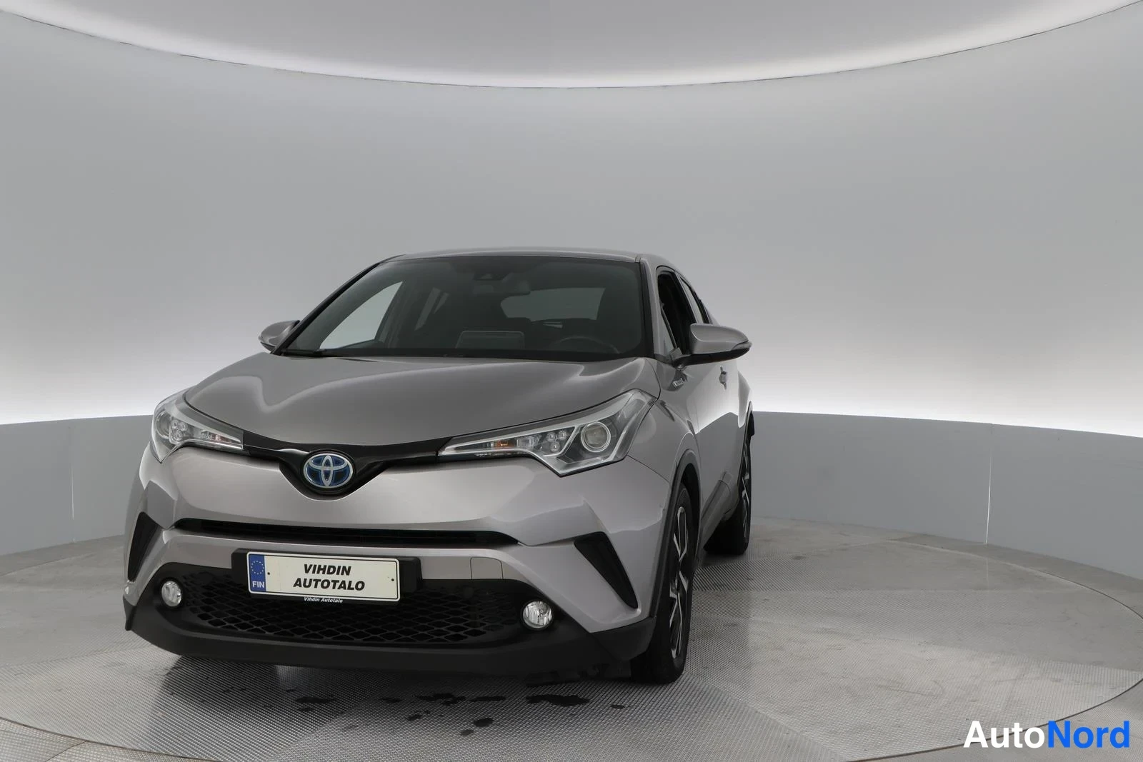 Grey Toyota C-HR 2018, front, photo 3