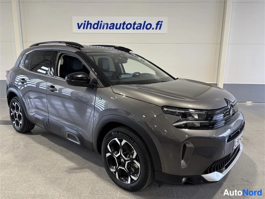 Grey Citroen C5 Aircross 2023, front three-quarter, nose to the right, photo 2