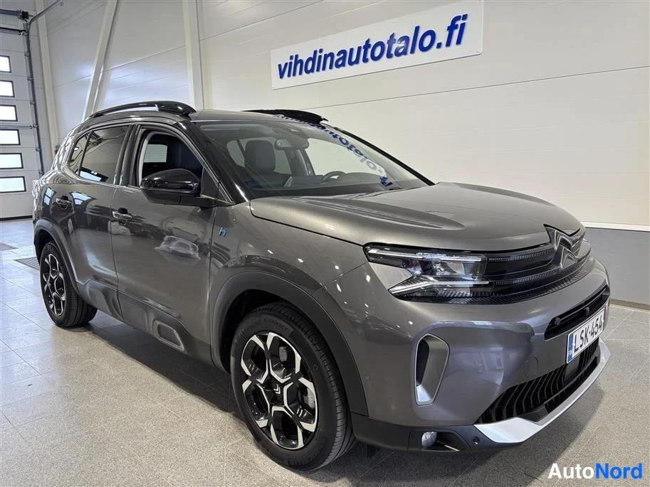 Grey Citroen C5 Aircross 2023, front three-quarter, nose to the right, photo 3