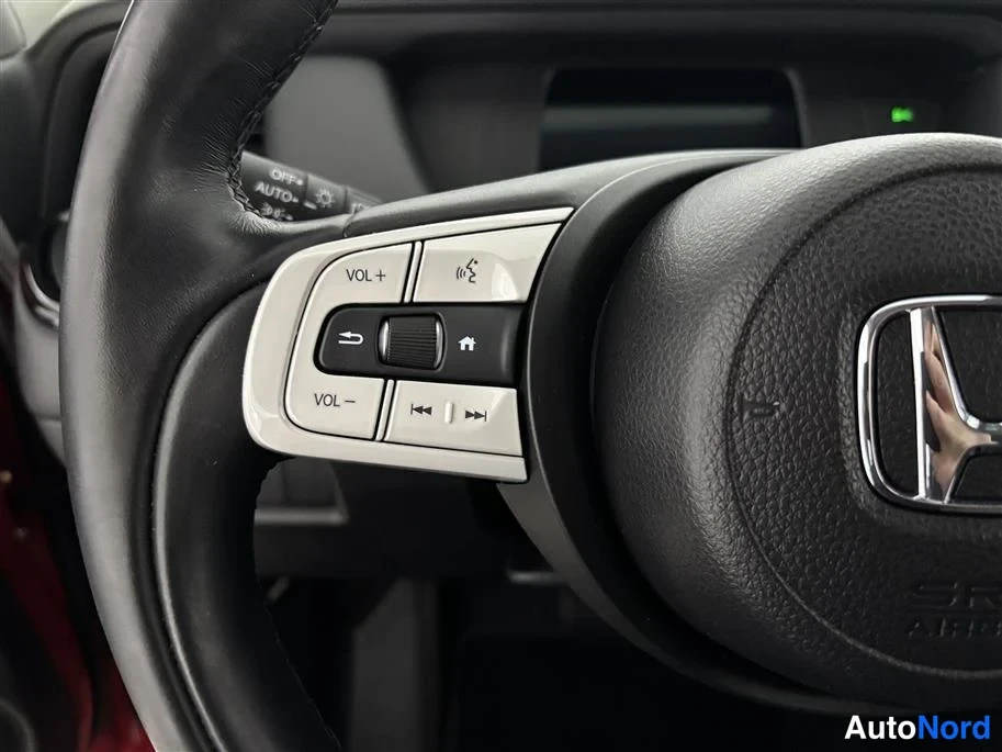 Red Honda Jazz 2025, detail, photo 21