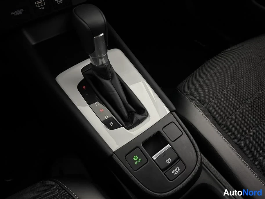 Red Honda Jazz 2025, detail, photo 27