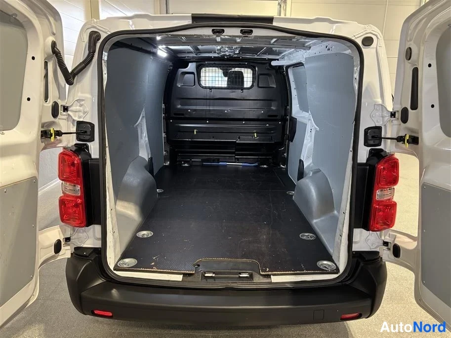 White Citroen Jumpy 2023, boot, photo 10