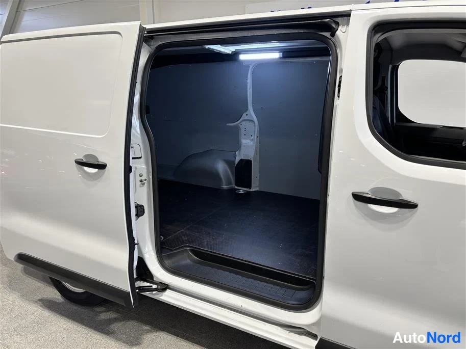 White Citroen Jumpy 2023, boot, photo 11
