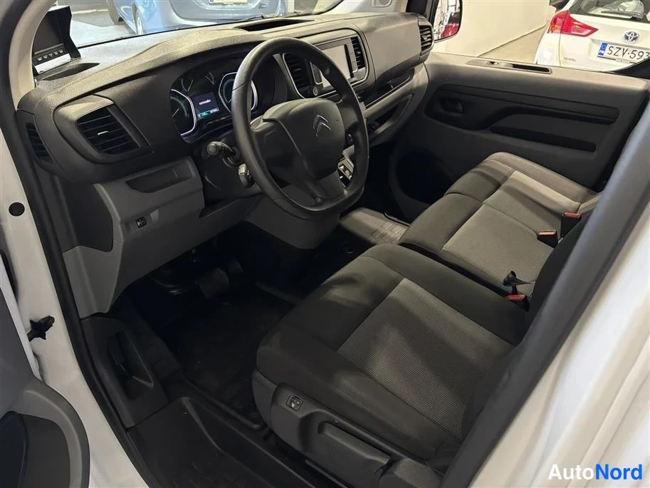 White Citroen Jumpy 2023, cockpit, photo 6
