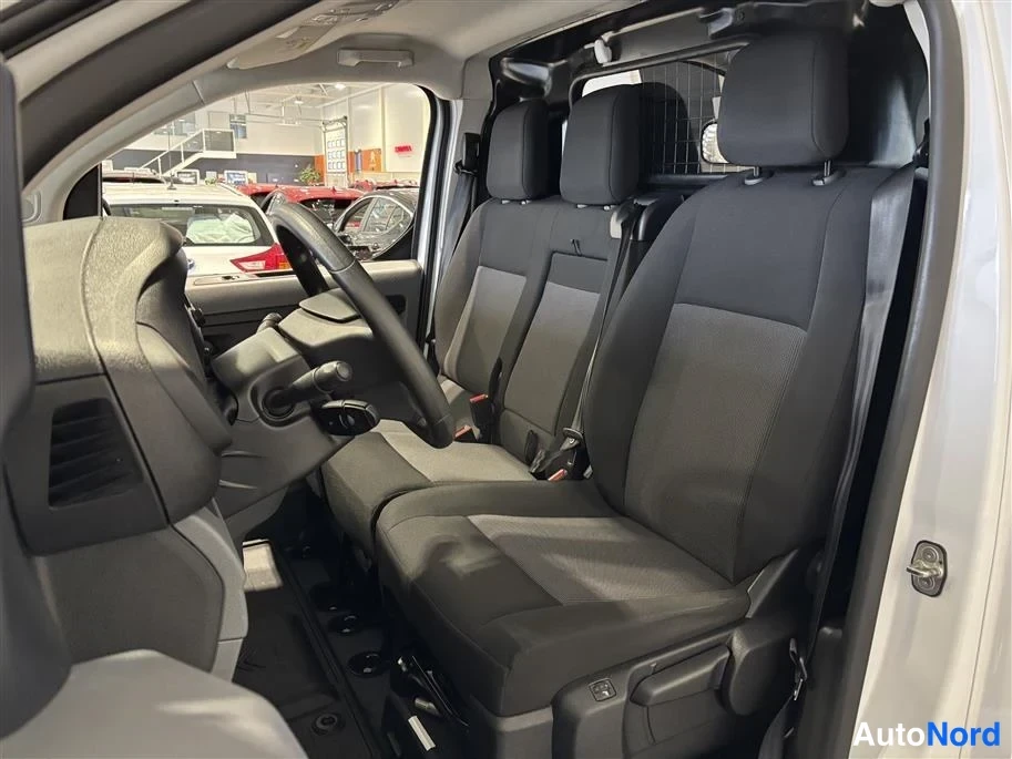 White Citroen Jumpy 2023, front seats, photo 9