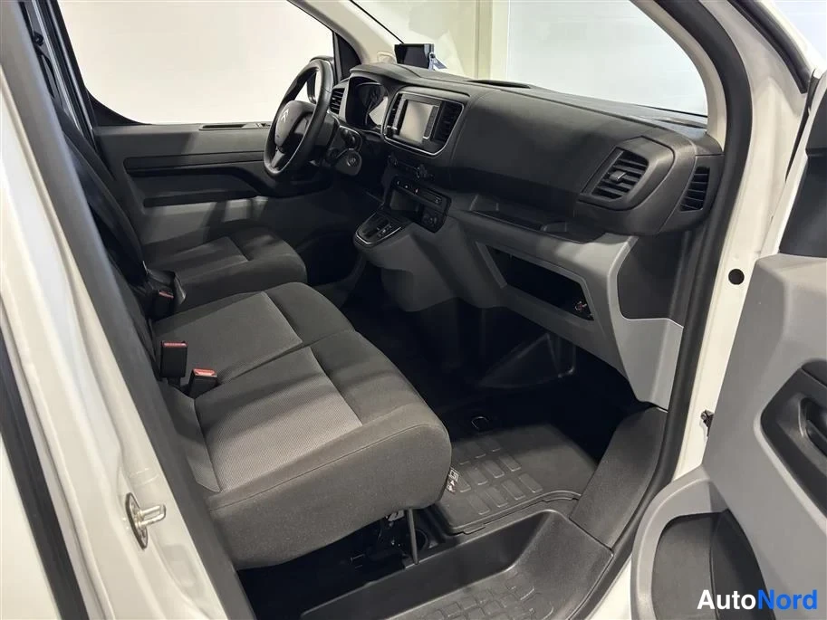 White Citroen Jumpy 2023, cockpit, photo 7