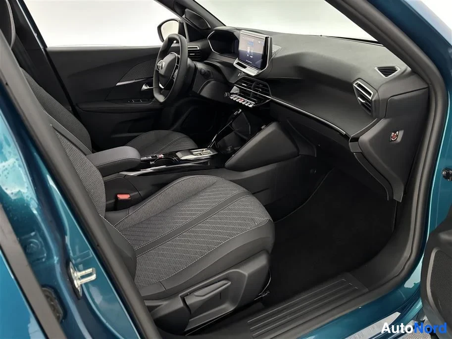 Blue Peugeot 2008 2026, cockpit, photo 12