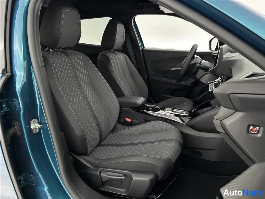 Blue Peugeot 2008 2026, front seats, photo 15