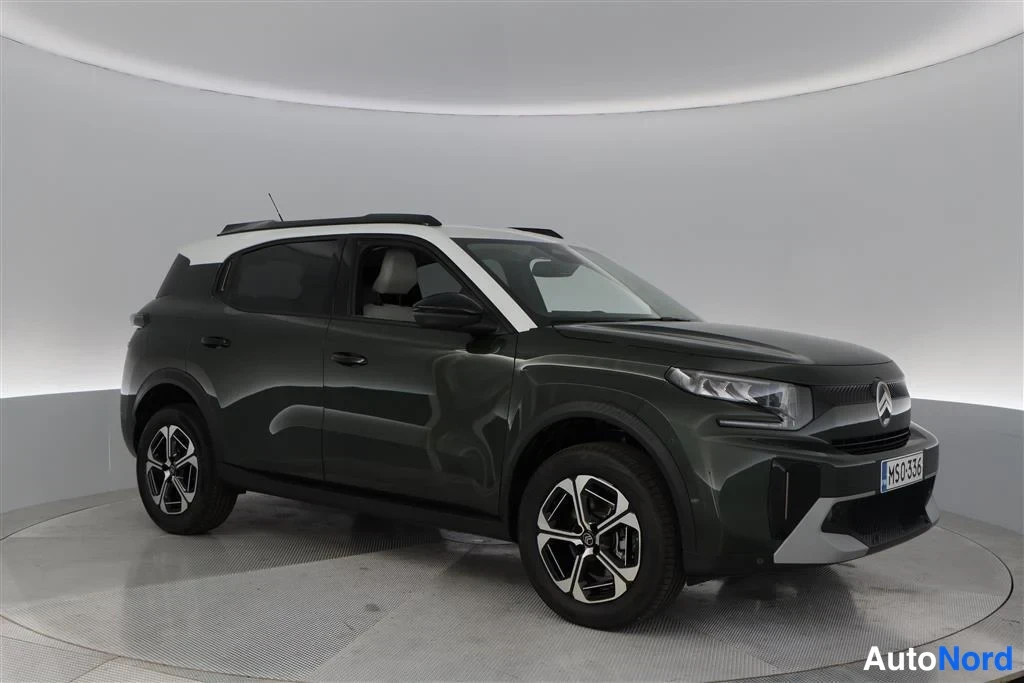 Green Citroen C3 Aircross 2026, front three-quarter, nose to the right, photo 2