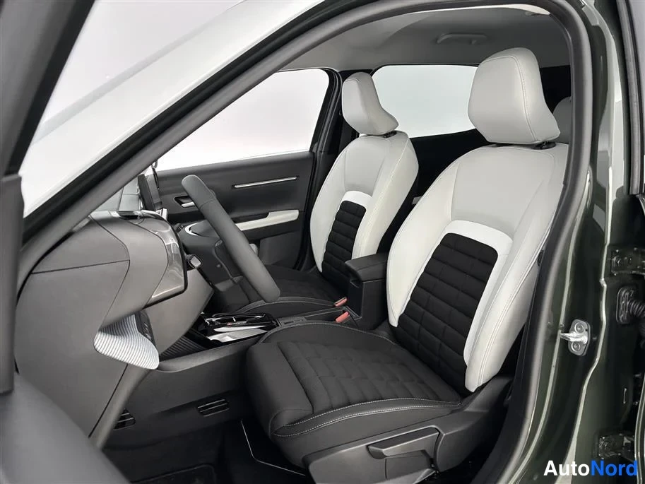 Green Citroen e-C3 Aircross 2026, front seats, photo 13