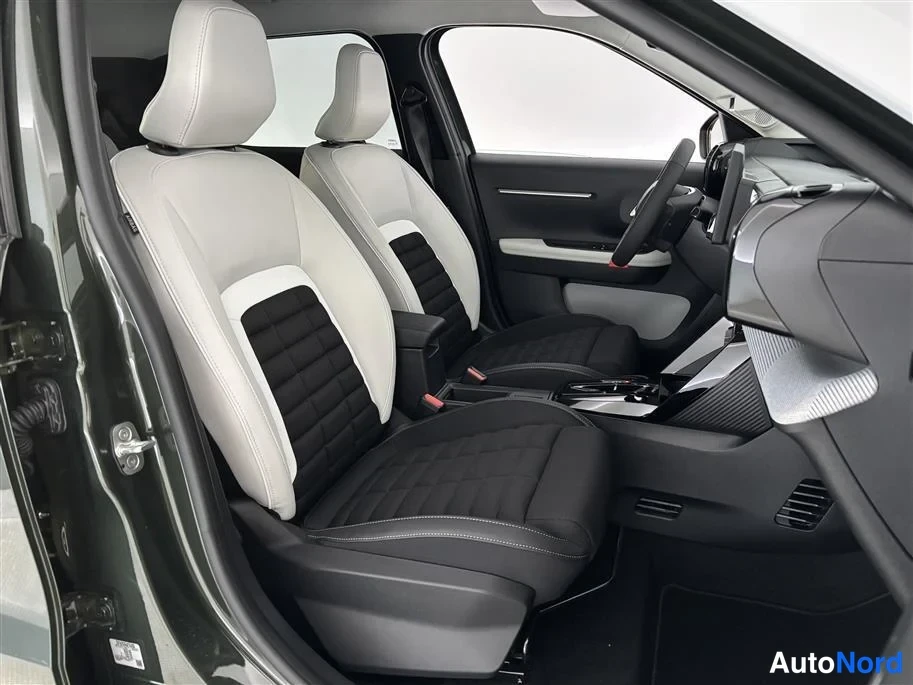 Green Citroen e-C3 Aircross 2026, front seats, photo 14