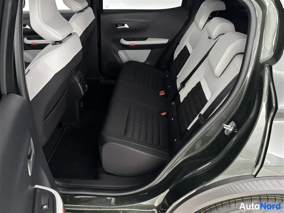 Green Citroen e-C3 Aircross 2026, rear seats, photo 15