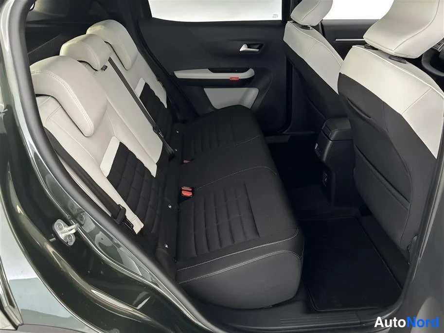 Green Citroen e-C3 Aircross 2026, rear seats, photo 16