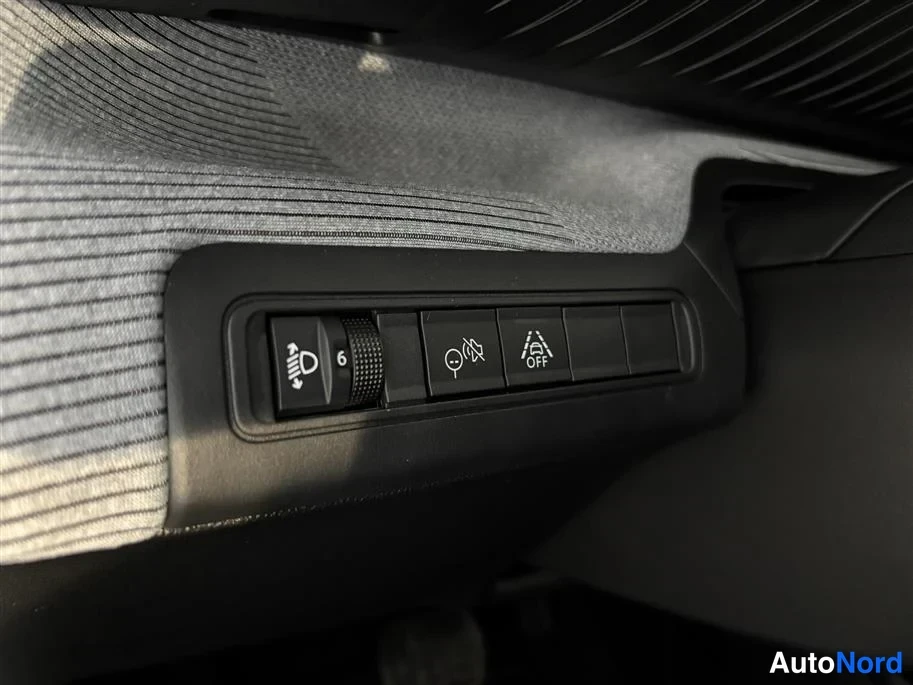 Green Citroen e-C3 Aircross 2026, detail, photo 28