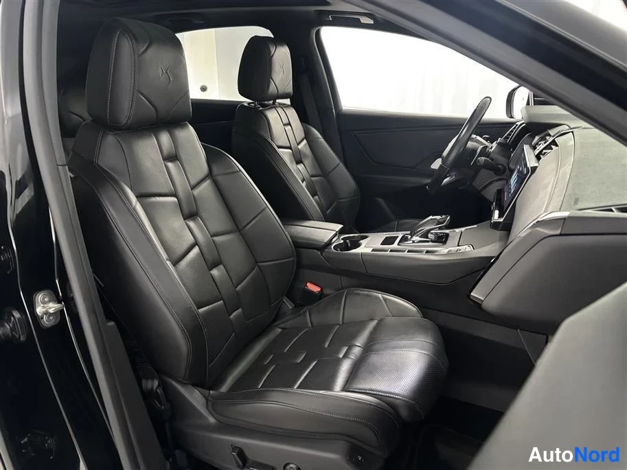 Black DS 7 2023, front seats, photo 17