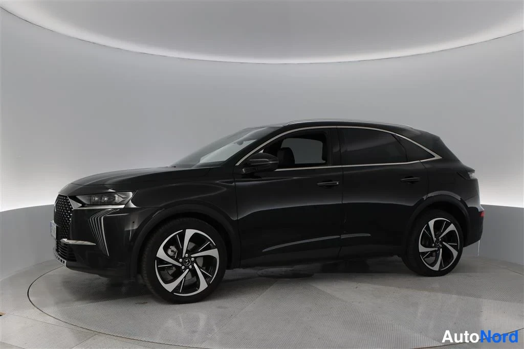 Black DS 7 2023, front three-quarter, nose to the left, photo 3