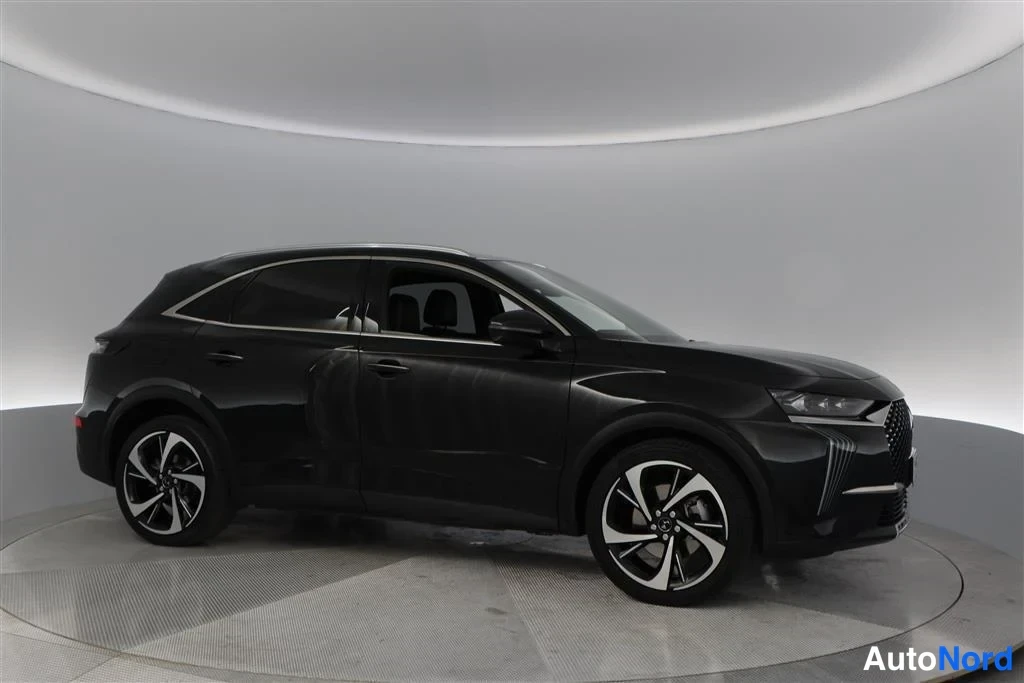 Black DS 7 2023, front three-quarter, nose to the right, photo 6