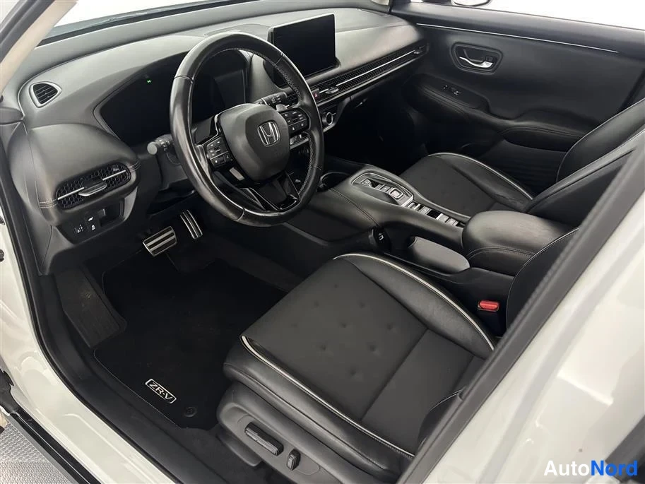White Honda ZR-V 2023, cockpit, photo 12