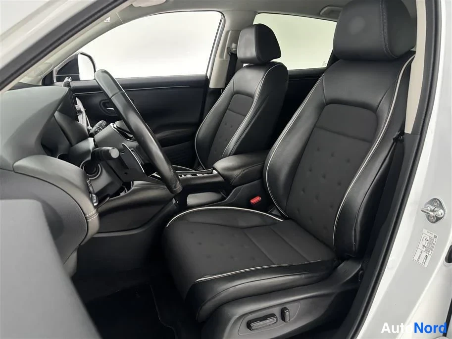 White Honda ZR-V 2023, front seats, photo 15