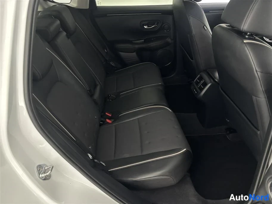 White Honda ZR-V 2023, rear seats, photo 17