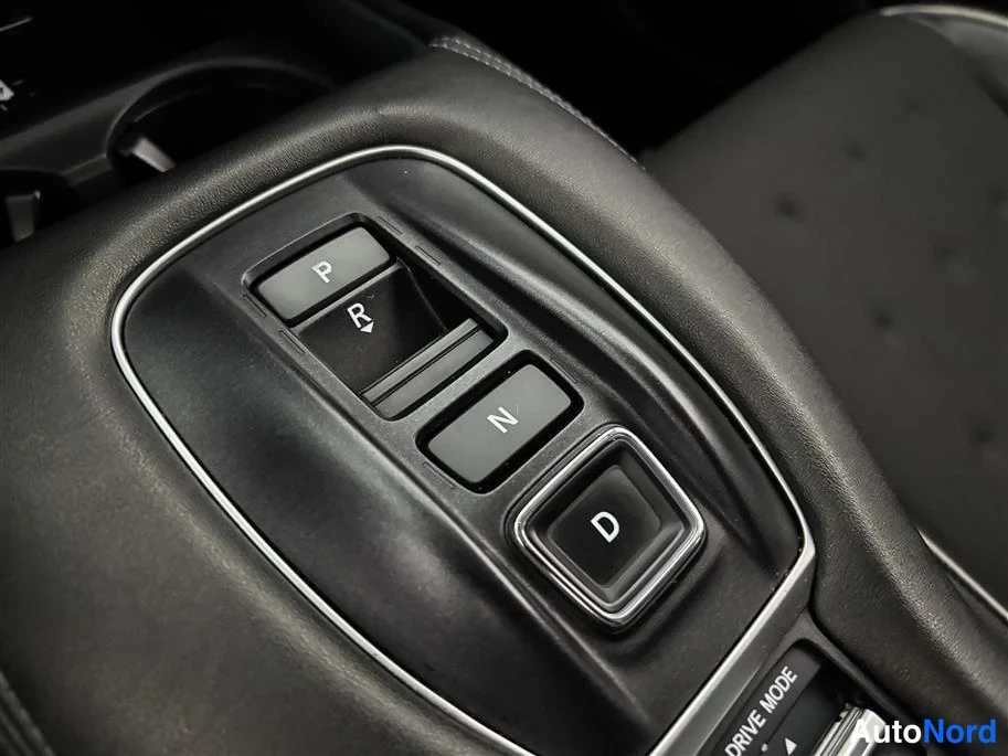 White Honda ZR-V 2023, detail, photo 31