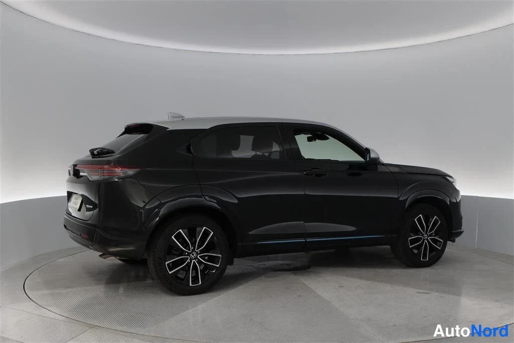 Musta Honda HR-V 2025, takaviisto, kuva 9