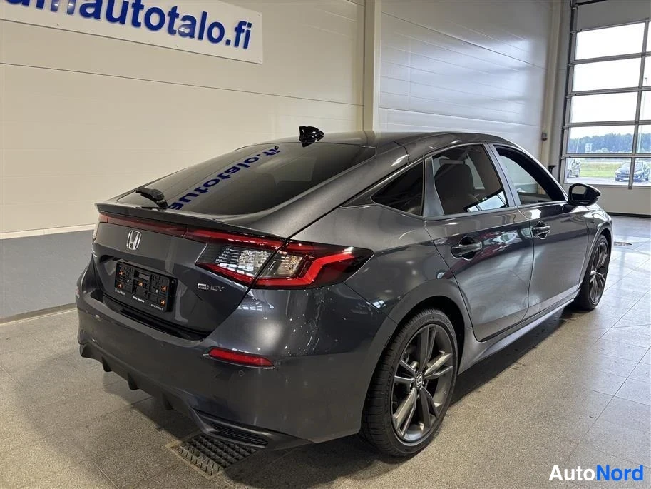 Grey Honda Civic 2026, rear three-quarter, photo 4