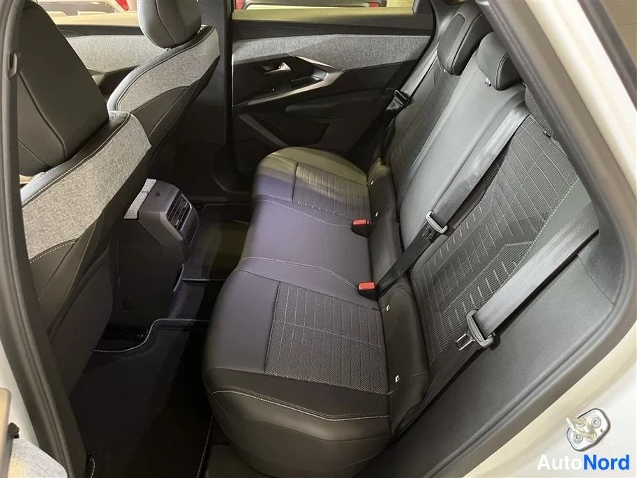 White Peugeot e-3008 2025, rear seats, photo 13